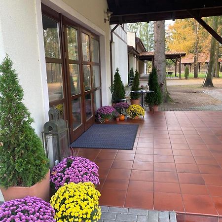 Hotel Restauracja Cztery Pory Roku Orneta ภายนอก รูปภาพ