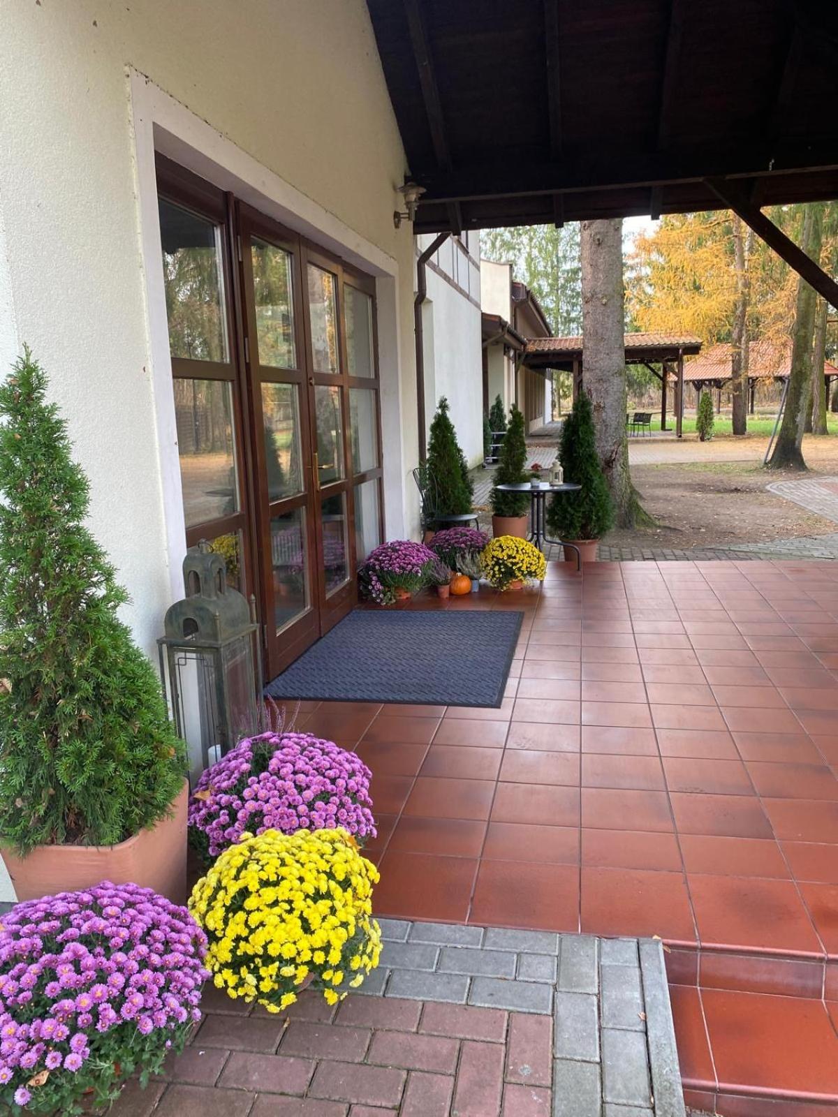 Hotel Restauracja Cztery Pory Roku Orneta ภายนอก รูปภาพ
