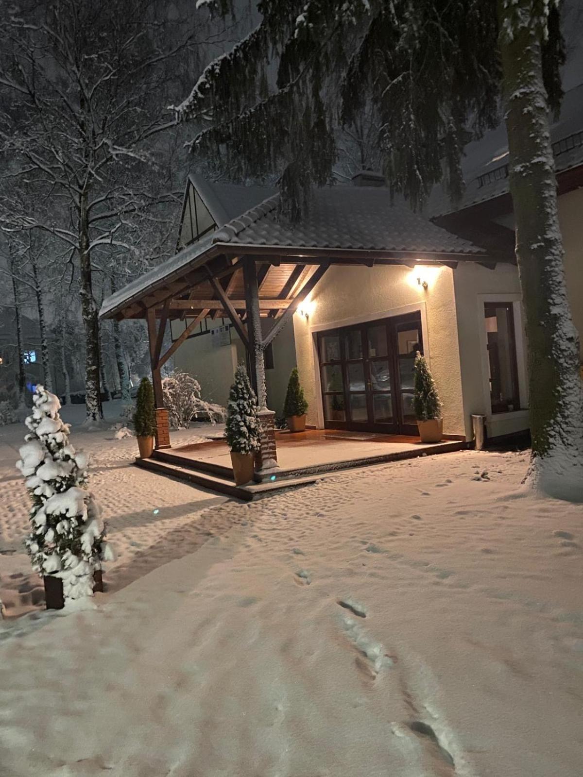 Hotel Restauracja Cztery Pory Roku Orneta ภายนอก รูปภาพ