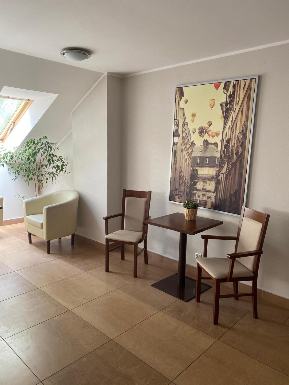 Hotel Restauracja Cztery Pory Roku Orneta ภายนอก รูปภาพ