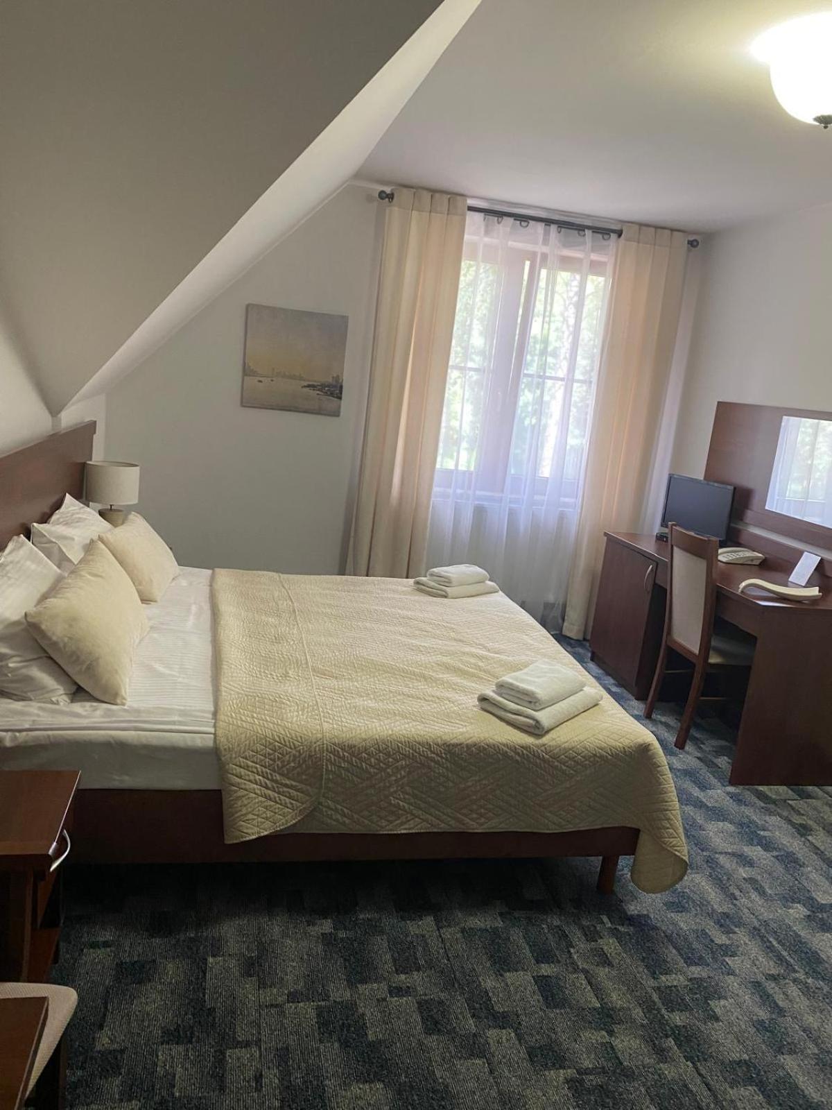 Hotel Restauracja Cztery Pory Roku Orneta ภายนอก รูปภาพ