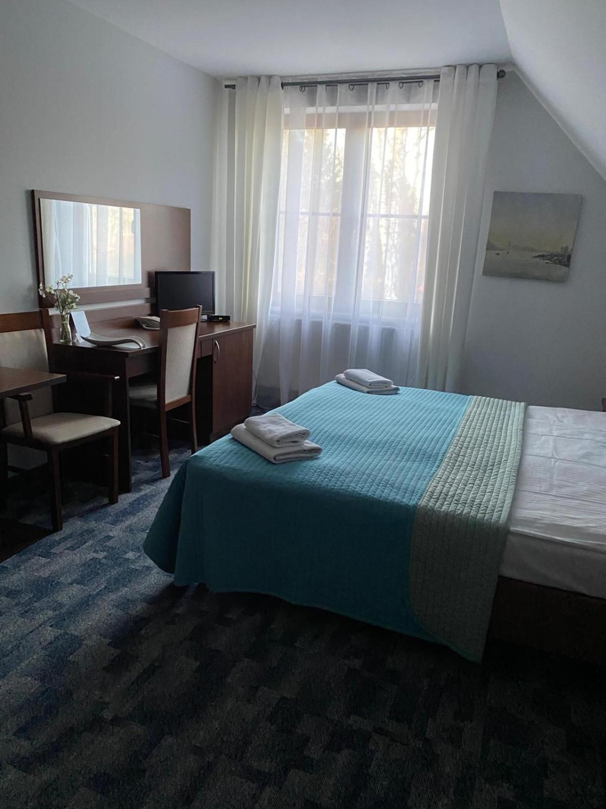 Hotel Restauracja Cztery Pory Roku Orneta ภายนอก รูปภาพ