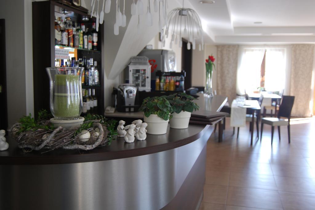 Hotel Restauracja Cztery Pory Roku Orneta ภายนอก รูปภาพ